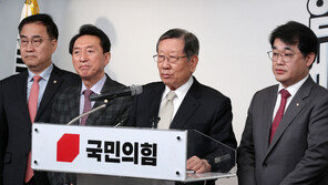 與 선관위 “특정 후보 지지로 비치는 활동 중단” 친윤계 경고