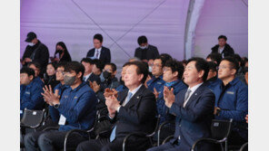 군산조선소 첫 블록 출항식…尹 “전북 조선산업 적극 지원”