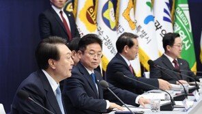 尹 “외교·안보·통상 외엔 지방정부가 우선…과감하게 권한 이양”