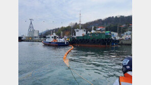 여수 돌산 우두리 해상 정박 유조선, 연료유 일부 유출