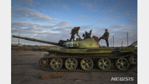 ‘우크라戰’ 자유주의 vs 권위주의 양분…韓 무기지원 고심