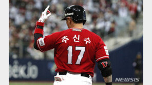 ‘10억 깎여도 17억’ 추신수 ‘연봉킹’…이정후 11억 눈길