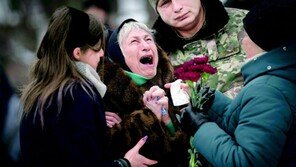 우크라戰 1년은 ‘대리 세계전쟁’