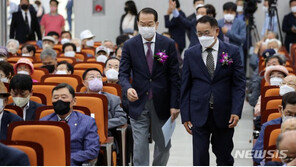 北, 이산가족협회 평양 방문 초청…尹, 첫 방북 승인 ‘촉각’