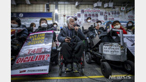 전장연 “기재부·서울시 응답 없으면 1박2일 지하철 시위”