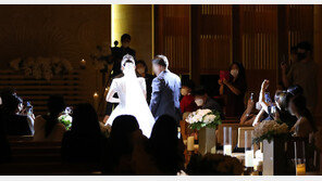 “특급호텔 결혼식에 남친 데려와 밥 먹고 10만원 봉투…어떤가요”