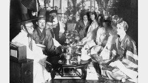 1890년대 선교사, 한복 입고 회갑연 열며 조선에 적응 