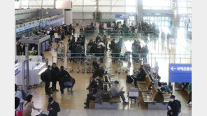 4개월째 인천공항 노숙…‘징집 거부’ 러시아인들 난민심사 받는다