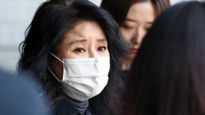 ‘동물 98마리 안락사’ 박소연 전 케어 대표, 1심서 징역 2년