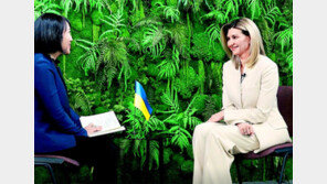 [단독]젤렌스카 “우크라만의 전쟁이라 여겨질까 가장 두렵다” 