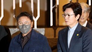 이수만, 김민종과 공식석상 동행…SM분쟁 질문엔 묵묵부답
