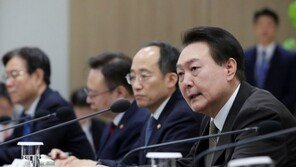 尹 “경쟁시켜 금융-통신비 경감”…신규은행-제4이통사 선정 추진