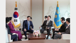 尹, 몽골 총리와 접견서 “희소금속 등 호혜적 협력 확대하자”