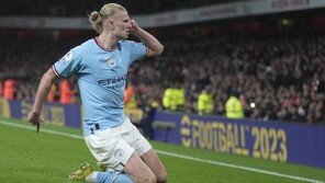 ‘EPL 선두 탈환’ 맨시티 펩 감독 “아직 15경기나 남았어”