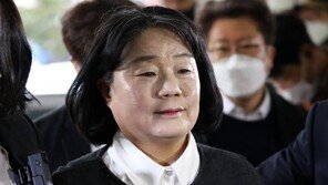 ‘사과 릴레이’ 민주당, 윤미향 복당 분위기 조성 나서