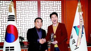 울산시, 개그맨 남희석에 명예시민증 수여