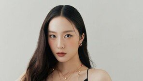 ‘크리스탈’  정수정, 검은 슬립 드레스…고혹적인 아름다움