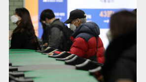 “수수료 빼면 남는게 없어”…지하철 무임승차 논란에 ‘실버택배원’ 울상