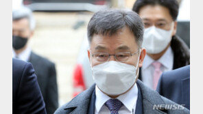 김만배 ‘대장동 수익 은닉’ 혐의 영장심사…묵묵부답 출석