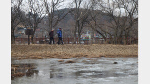 [주말 날씨] 일요일 낮까지 ‘최대 30㎜’ 비…예년보다 포근