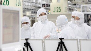 삼성 이재용, 반도체 혹한기 속 현장 찾아…패키지 라인 점검