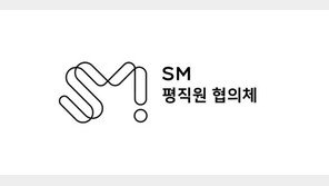 “이수만 도망쳤지만, SM 지키겠다”…평직원 208명 성명