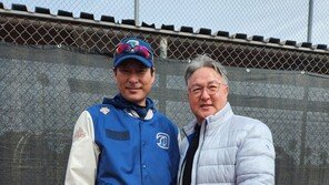 8시간 운전해 NC 캠프 찾은 김경문 “축구 월드컵처럼 야구로 국민께 감동을” [이헌재의 B급 야구]