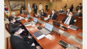 금통위 앞두고 고민 커진 한은…고개드는 인상론