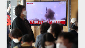 北 “평양비행장서 ‘화성-15형’ 발사 훈련… 미사일총국 지도”