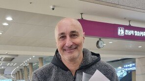 흥국생명, 세계적인 명장 아본단자 감독 선임…2024-25시즌까지 계약