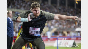 ‘올림픽 2연패’ 크라우저, 포환던지기 23ｍ38 세계新