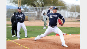 ‘연습경기 2연승’ 이강철 감독 “야수는 흡족, 투수는 페이스 올려야”