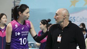 김연경 재회한 명장 아본단자…‘배구여제’ 은퇴 말릴까