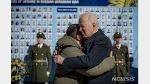 WSJ “미국, 영토 양보 휴전토록 우크라이나 설득해야”