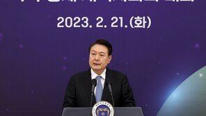 ‘우주개척자’ 만난 尹 “우주산업 국가가 관리하고 키워나가갈것”