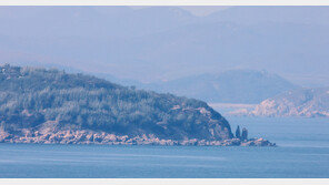 北 해상서 선박 7~8척 ‘대규모’ 밀착…‘불법 환적’ 여부 주목