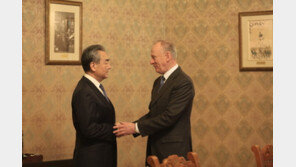 ‘방러’ 왕이, 러 안보리 서기와 회담…“아태 지역 평화 안정 유지돼야”