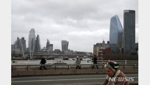 英 주4일제 실험…男 직원들, 자녀 돌봄시간 27% 늘어