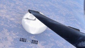 美국방부, 中정찰풍선 사진 공개…태양광 패널 등 탑재장치 선명