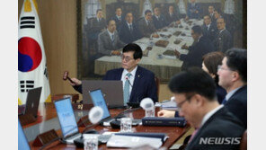 금통위 “긴축 상당기간 이어갈것”