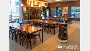 50평 식당에 종업원 2명뿐…“로봇이 있으니 걱정없죠”