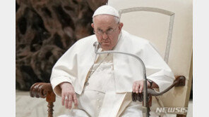 86살 교황, 심한 감기로 알현 행사 취소…연설도 생략
