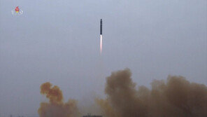 北 “‘화성-2형’ 전략순항미사일 발사훈련…무기체계 신뢰성 재확인”