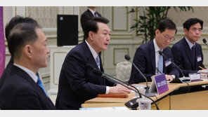 올 수출목표 6850억 달러로 높여… 尹 “최전선서 뛰겠다” 