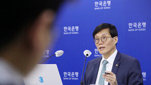 “안개 걷히면 길본다”는 한은…“그땐 금리인상 종점 눈앞”