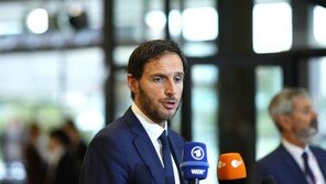 네덜란드 외무 “서방, 우크라 전투기 지원 비공개 논의 중”