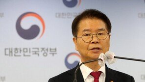 정부 “週최대 69시간 근로 논의…‘과로우려’ 64시간 검토도”