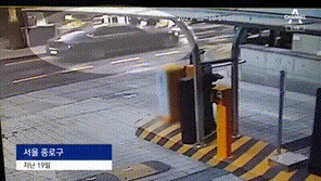 “정면이면 깔렸을 것”…굉음 내며 건물로 돌진한 91세 운전 車 ‘아찔’