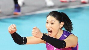15년 만에 정상 노린다…김연경, 정규리그 1위 정조준