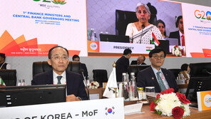 한은 총재 “집값 하락 둔화는 좋은 징조…정책 조화 잘 돼 행운”